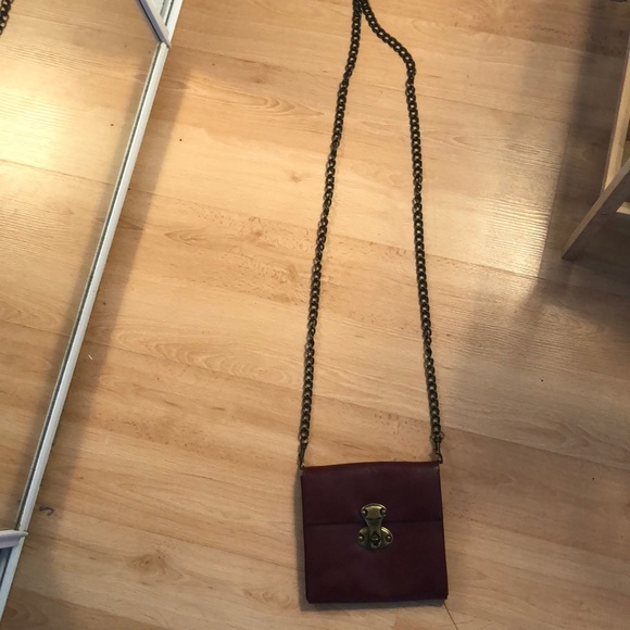 Burgundy chain strap purse - Picture 3 of 3